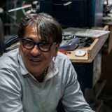 Il laboratorio di Sifol� si trova in via Dante, ma non possiamo rivelare il numero civico perch� l'artigiano preferisce mantenere segreto l�indirizzo della sua bottega. �Non voglio farmi pubblicit�, ma solo raccontarvi la mia storia per amore dell�artigianato�, afferma aprendoci le porte della bottega